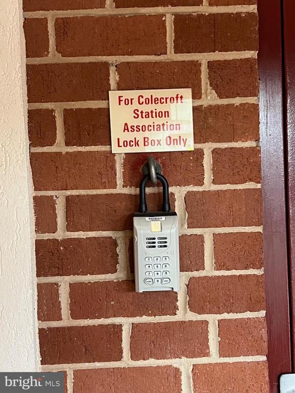 Building Photo - 545 E Braddock Rd