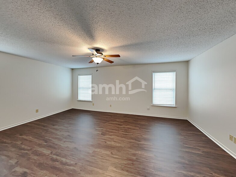 Building Photo - 2322 Bristol Dr