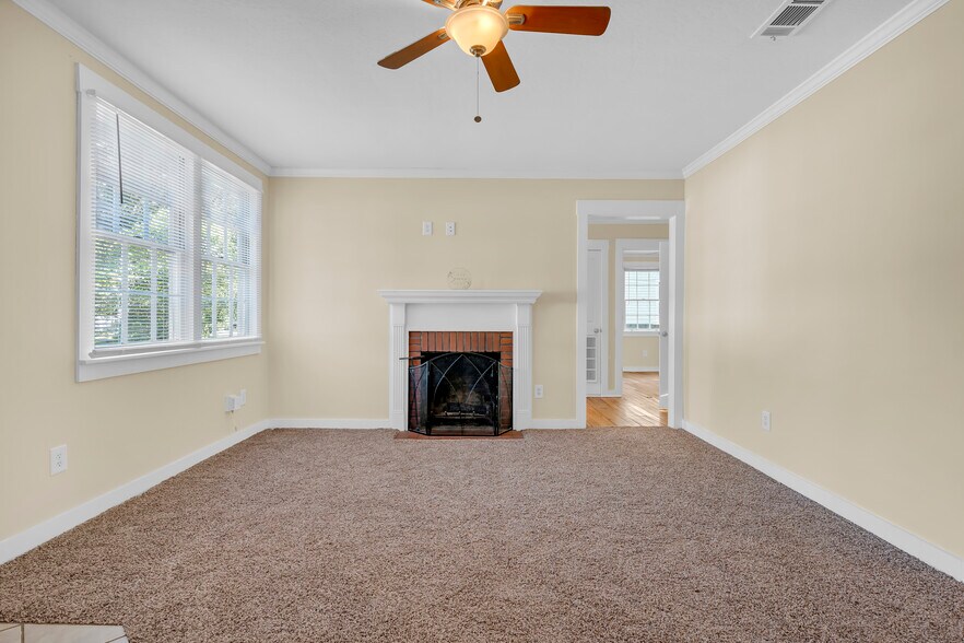 Building Photo - 207 Border Dr E