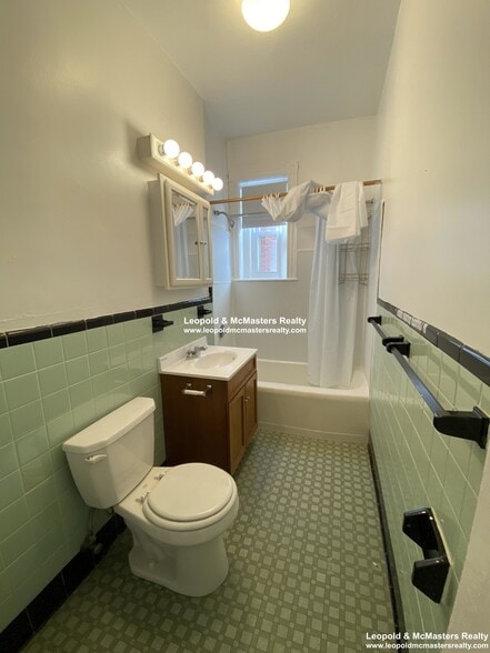 Building Photo - 1695 Beacon St