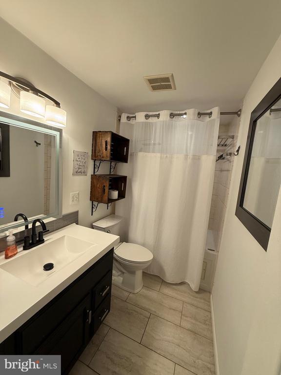 Building Photo - 5079 Macnamara Dr