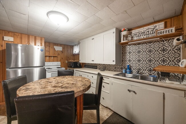 Building Photo - 420 N 6th Ave