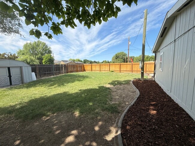 Building Photo - Spacious Yakima Home with Fenced Yard & Gr...