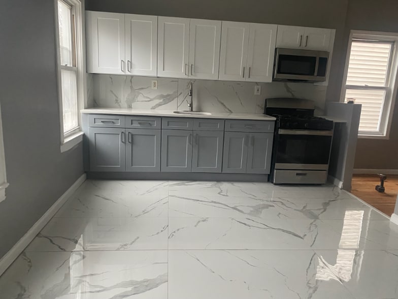 Primary Photo - 98 Garside St