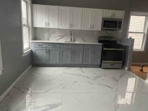 Building Photo - 98 Garside St