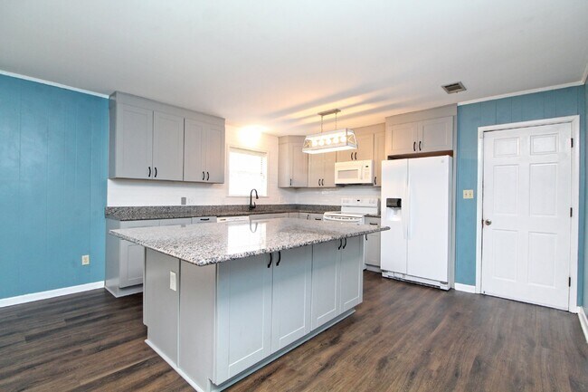 Building Photo - Beautiful 3BR Home in North Hill – Special...