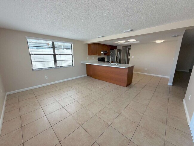 Building Photo - Spacious 2/2 with home with fenced yard in great Port Richey location.