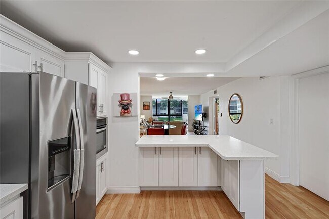 Building Photo - 361 S Hollybrook Dr