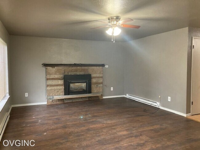 Building Photo - 3 br, 1.5 bath House - 225 SPRUCE ST