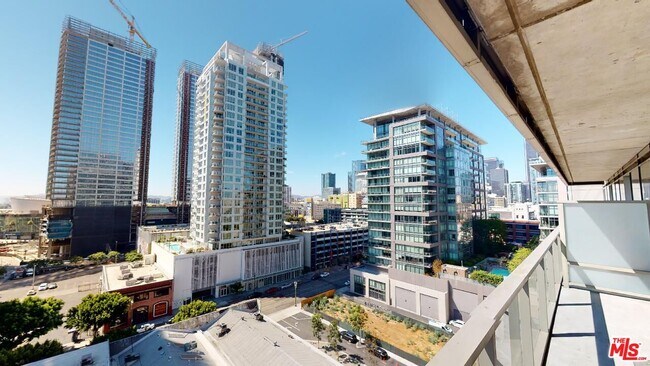 Building Photo - 1155 S Grand Ave