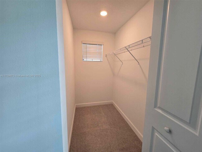 Building Photo - 6001 Woods Edge Cir
