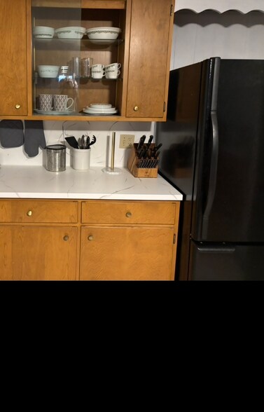 Building Photo - 13 Pennwood Rd