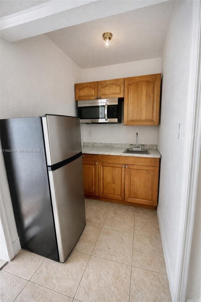 Building Photo - 2471 NW 18th Terrace