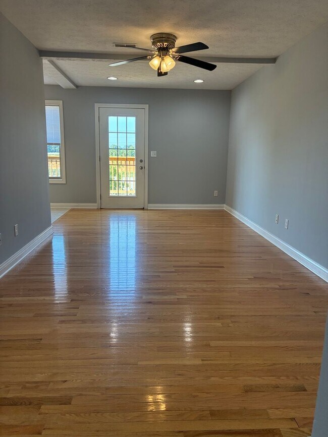 Building Photo - 137 Twin Lakes Dr