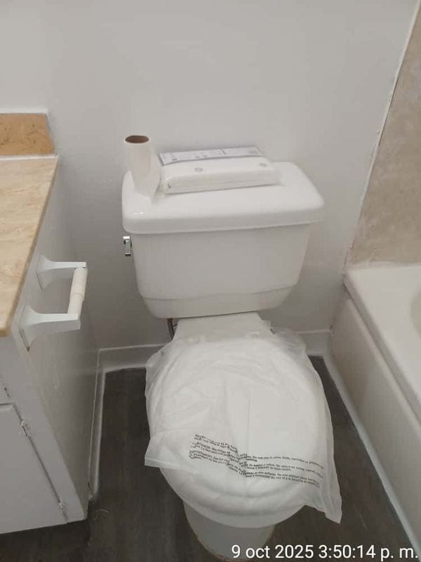 Building Photo - 1260 Beachwood Dr