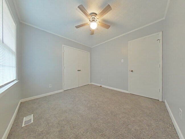 Building Photo - 6841 Radial Dr