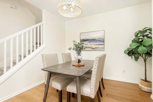 Building Photo - Must-see property that still feels brand new