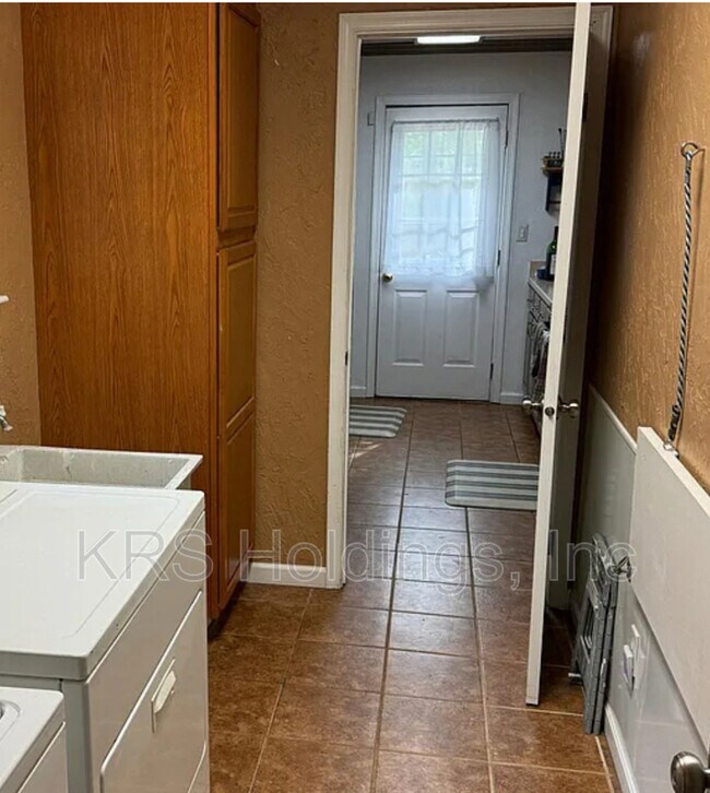 Building Photo - 4712 Thresher Ct