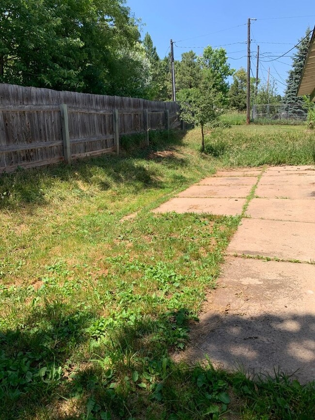 Building Photo - ~ FALL FEELS (And DEALS!) ~ 2 Bedroom, 1 b...