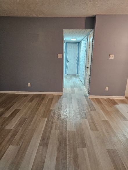 Building Photo - 719 Hedgelawn Way