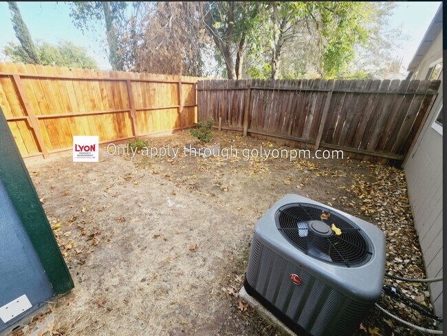 Building Photo - Halfplex available now!