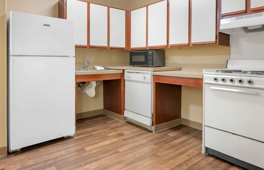 Building Photo - Furnished Studio-Pittsburgh - Airport