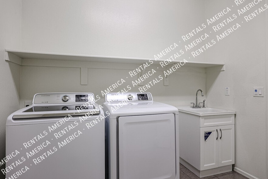 Building Photo - 15734 W McKinley St