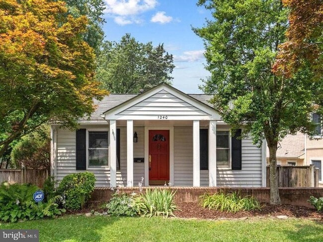 Primary Photo - 1240 Kensington Rd