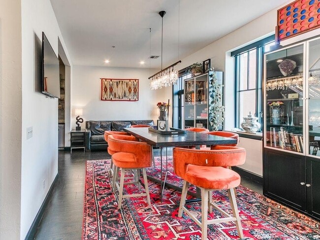 Building Photo - 115 NE 3rd St