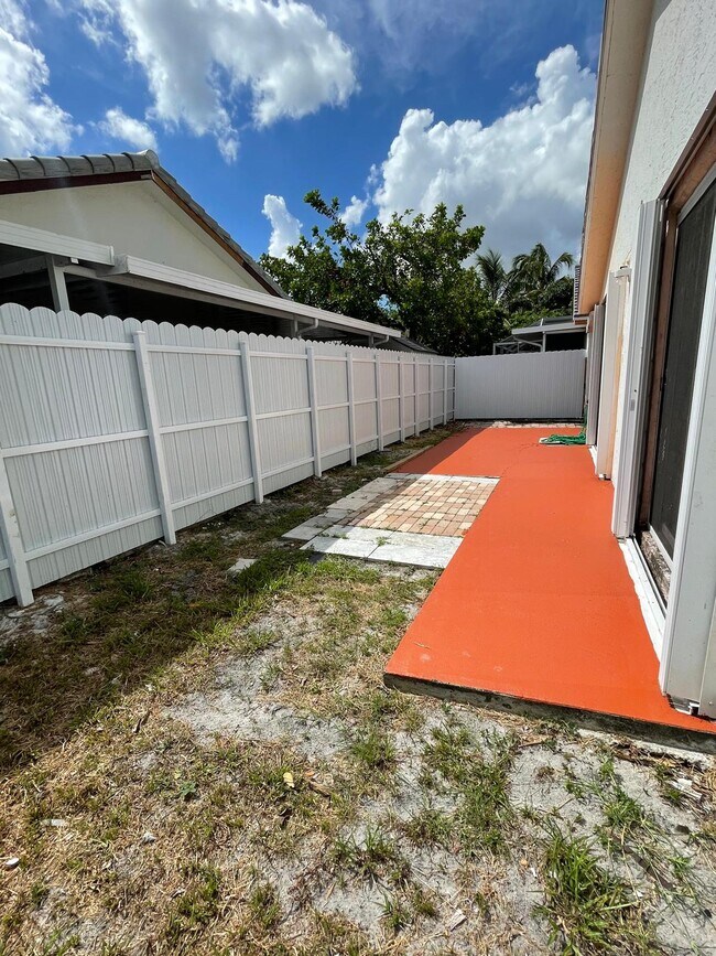 Building Photo - 18605 NW 52nd Path