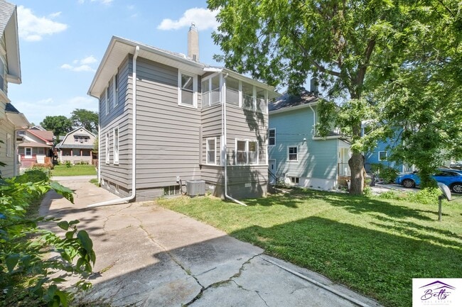 Building Photo - Wowza!