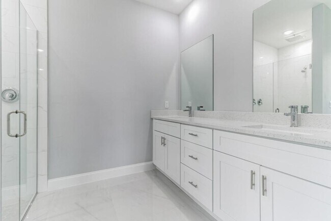 Building Photo - 3408 2nd St SW