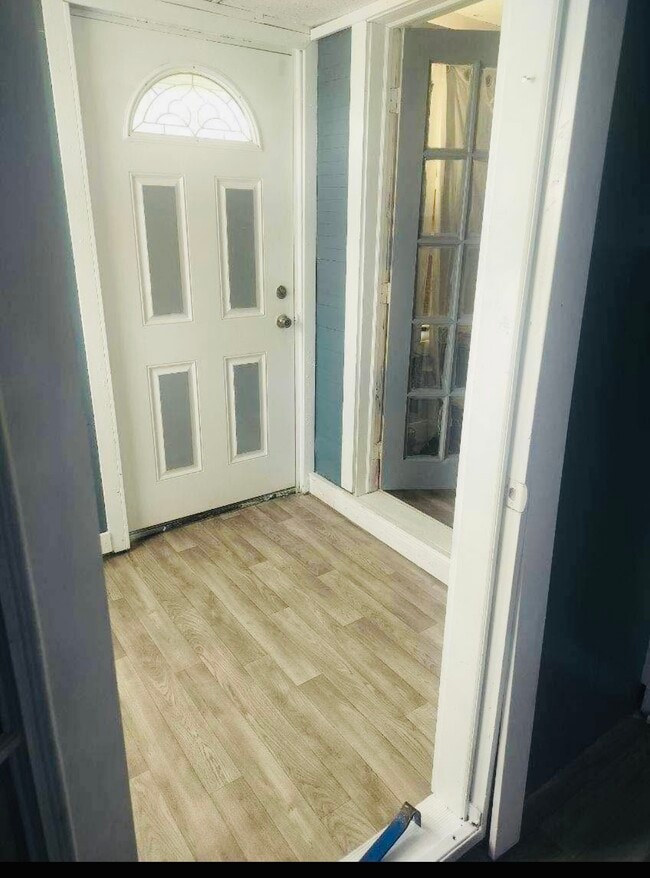 Building Photo - 424 S Miami Ave