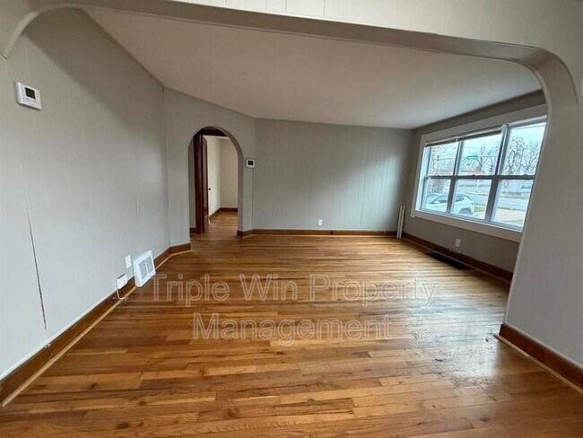 Building Photo - 6206 Evergreen Blvd