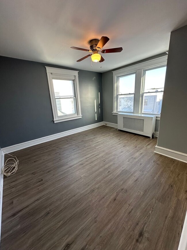 Building Photo - Beautiful renovated 4 bed, 2 full bath