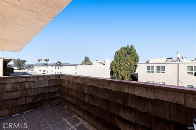 Building Photo - 5400 Newcastle Ave