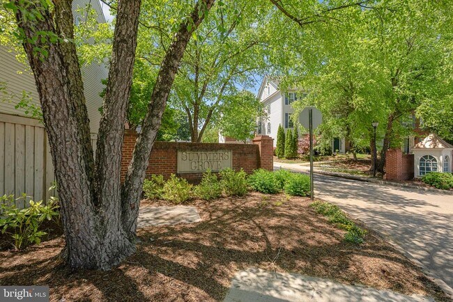 Building Photo - 956 Harrison Cir