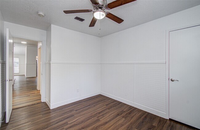 Building Photo - 5010 Village Springs Dr