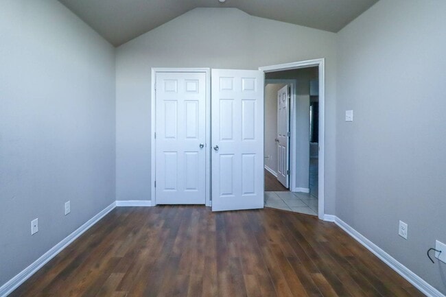 Building Photo - 1614 Shady Ln