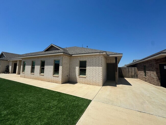 Building Photo - 2Bed/ 2Bath Available MAY- in Lubbock cooper ISD!