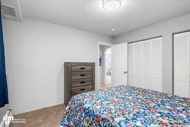 Building Photo - The Single-Family Alternative: 3BD/2BA Triplex Unit with Modern Comforts