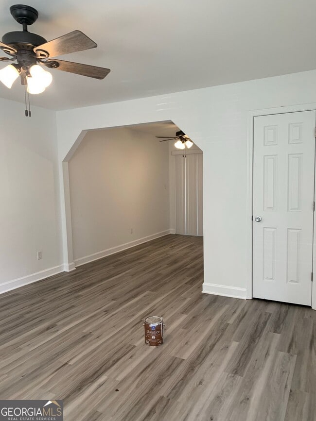 Building Photo - 695 Douglas Dr