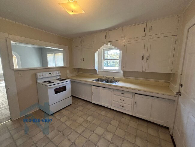 Building Photo - 1006 Nelson Blvd