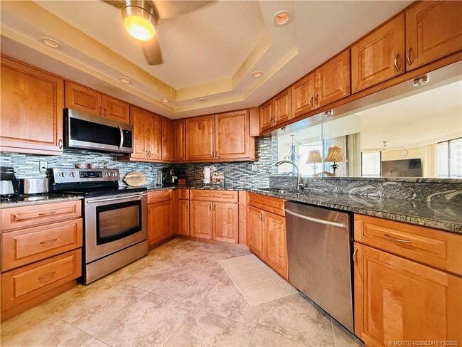 Building Photo - 9500 S Ocean Dr