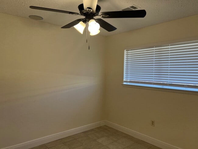 Building Photo - 10134 Kirkglen Dr