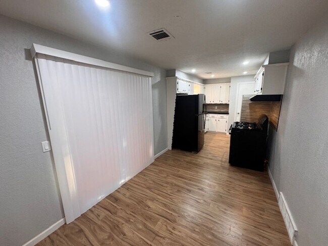 Building Photo - Newly remodeled 3 bed 1 bath garage conversion with monitored security!