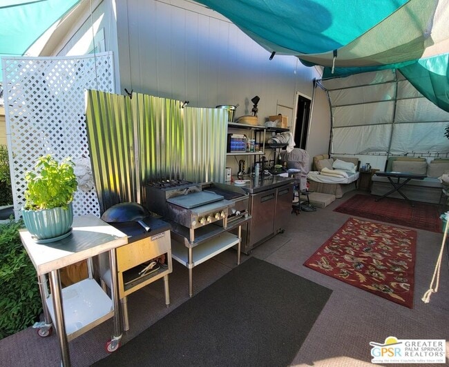 Building Photo - 15300 Palm Dr