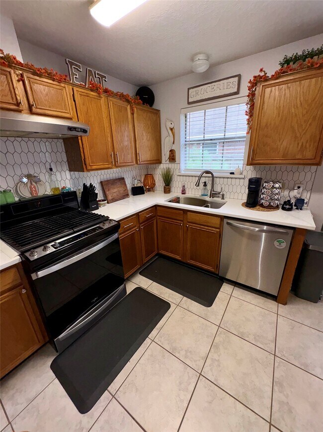 Building Photo - 4325 Spoonbill Dr