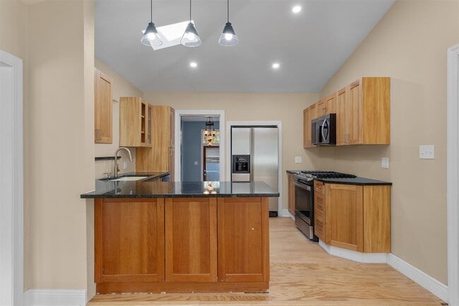 Building Photo - 400 E Monroe St