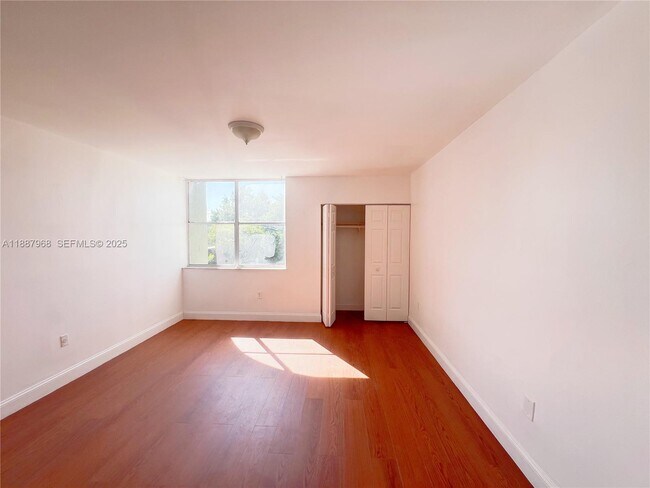 Building Photo - 3895 W 9th Way